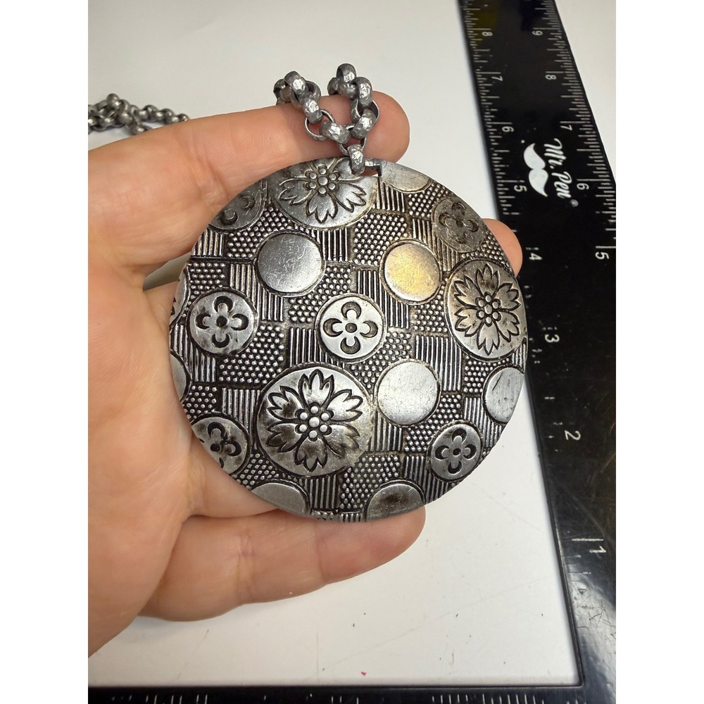 Silver Tone Embossed Floral Medallion Pendant Necklace Chunky Rolo Chain 22 In
